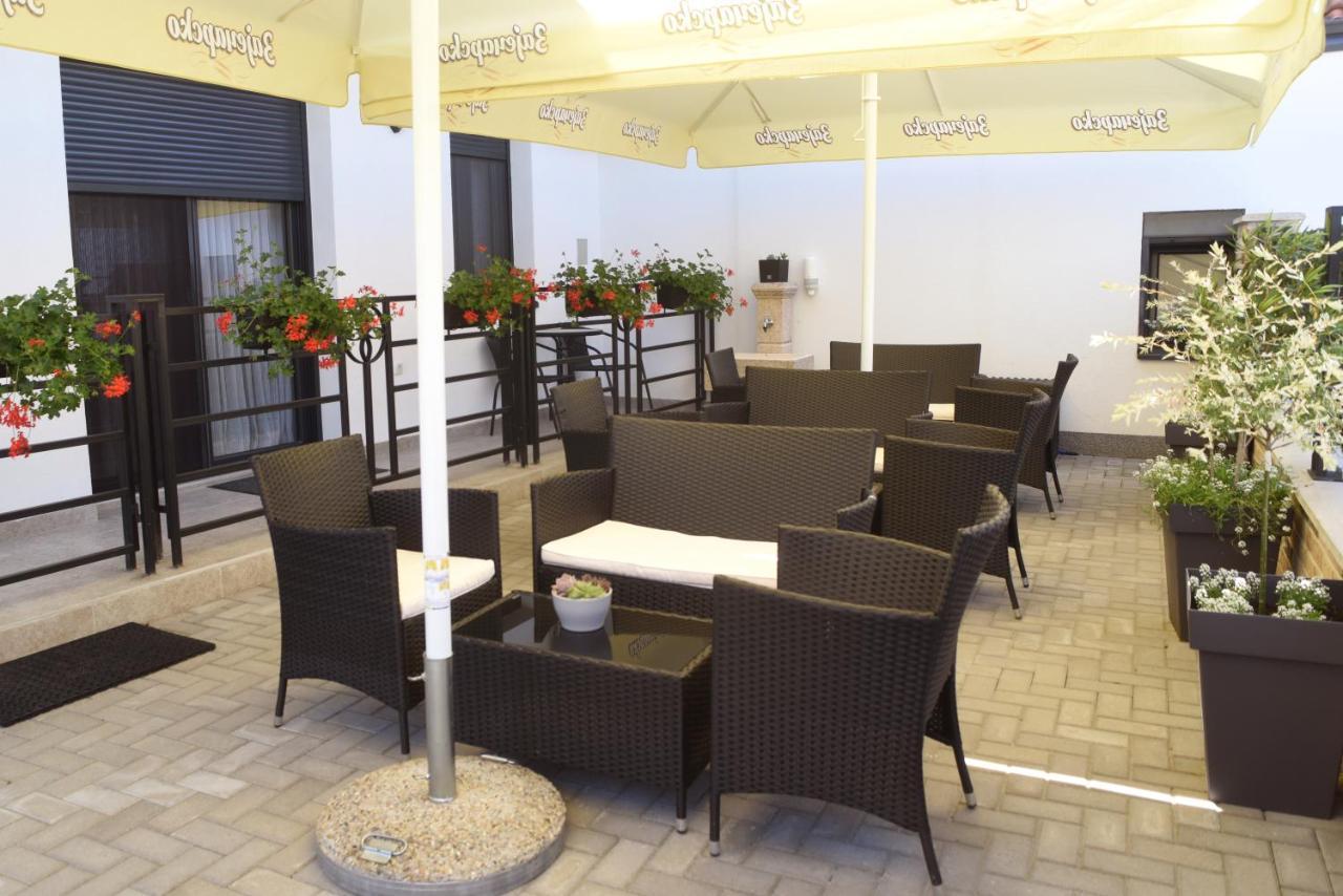 Mini Hotel Vienna Apartments Vrnjačka Banja Esterno foto